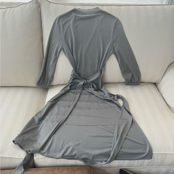 Banana Republic gray silk wrap dress. Worn twice, like new. Size 0/XS - Picture 7 of 9
